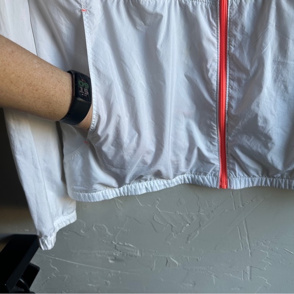 Columbia Women’s Lightweight Windbreaker Trail Jacket White Sz L with marks - Picture 3 of 9
